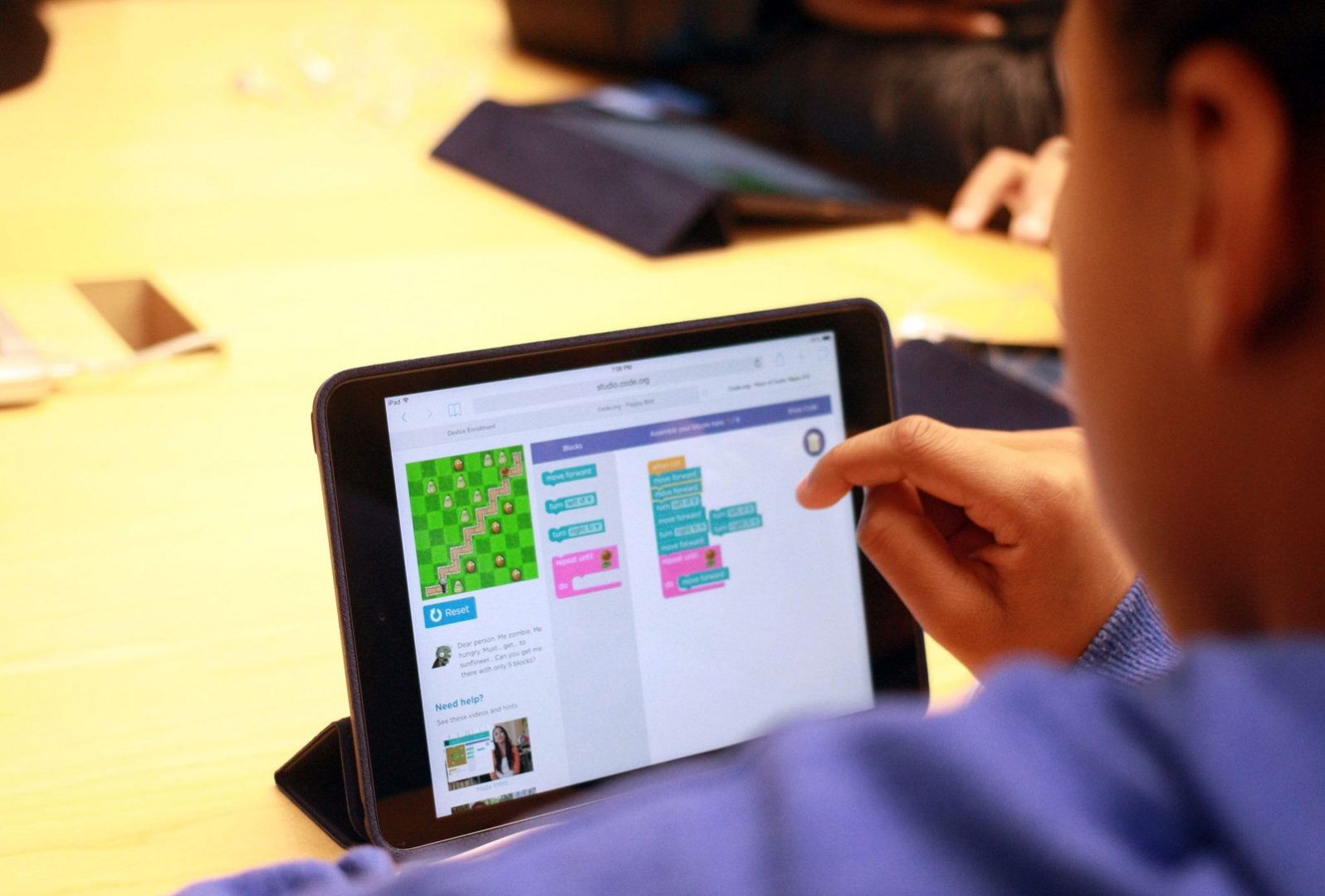 Cómo ayudar a los hijos a aprender mientras juegan