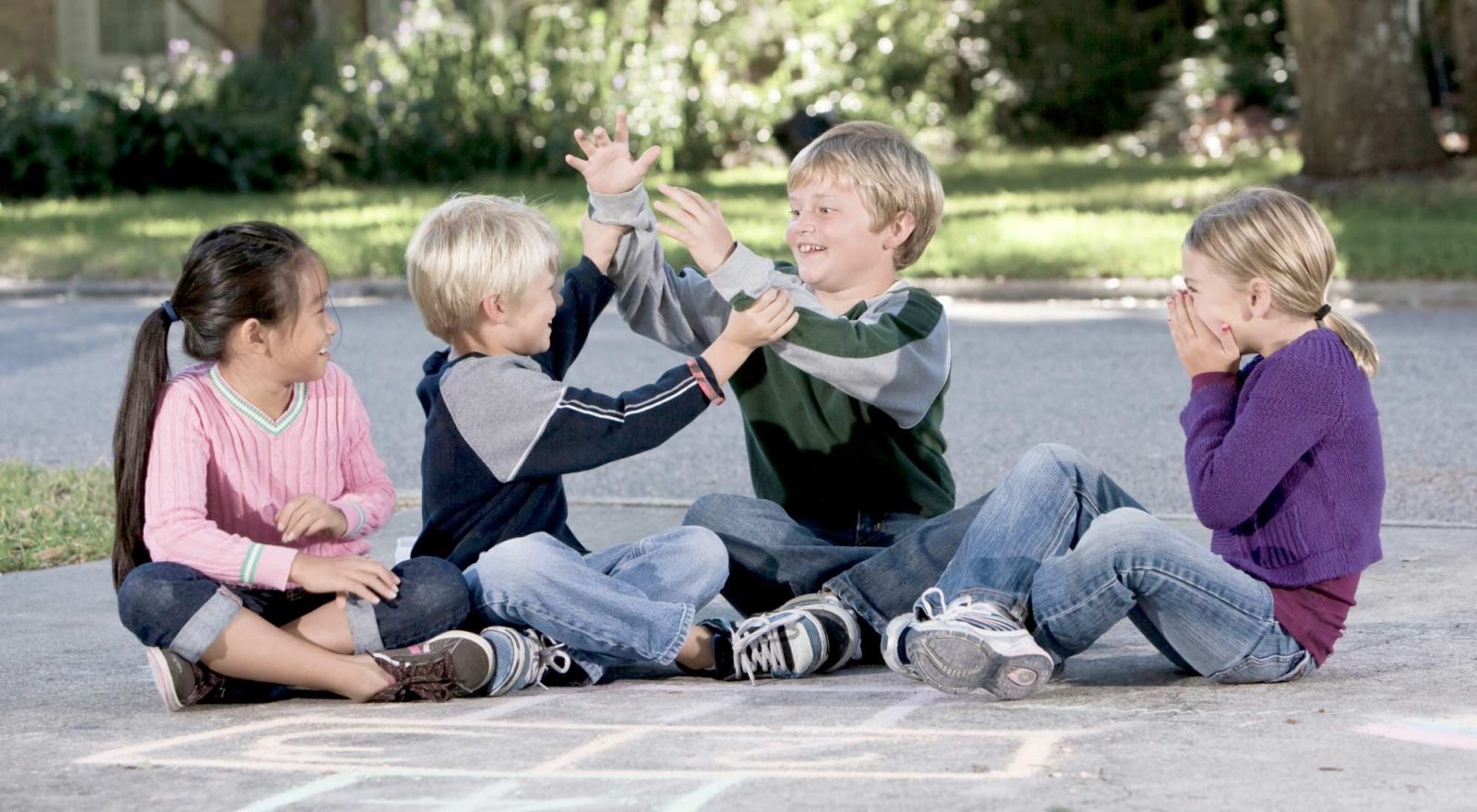 Cómo deben sentarse los niños