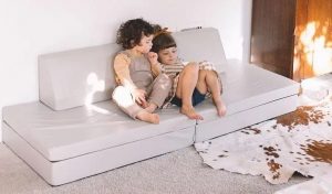 Tips para limpiar pis de niño del sofá